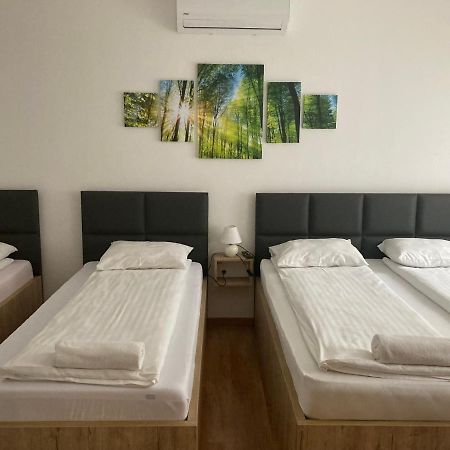 Bfg Apartman Apartment เอ็กเกอร์ ภายนอก รูปภาพ